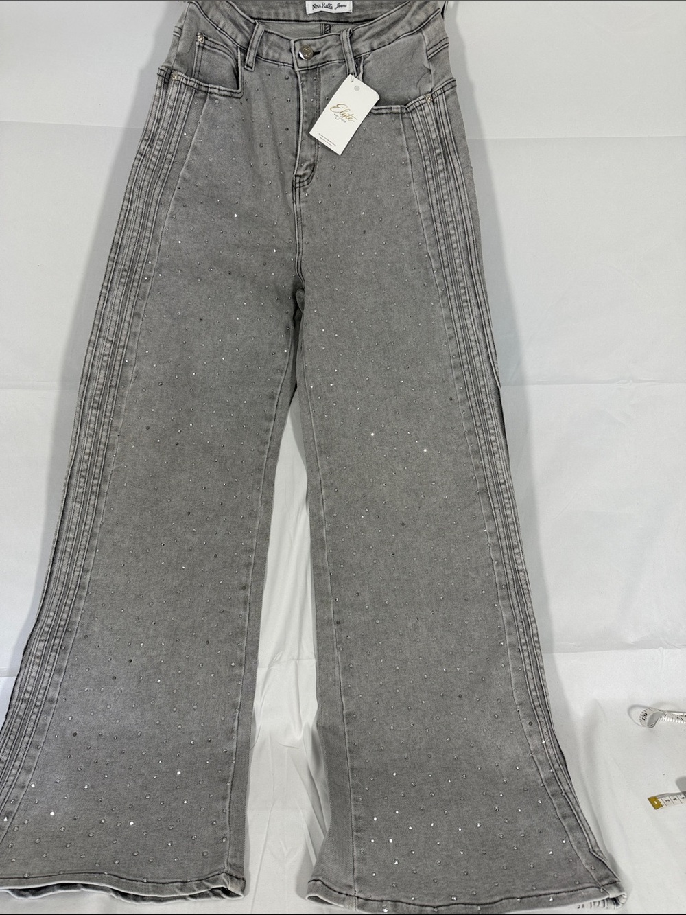 Nina Rossi High-Rise Gray Wide-Leg Jeans with Subtle Crystal Detail